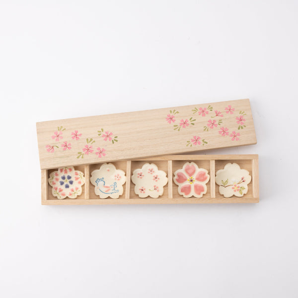 tosen-kiln-sakura-shaped-kiyomizu-ware-chopstick-rest-set-musubi-kiln-quality-japanese-tablewares-and-gifts-442263.jpg