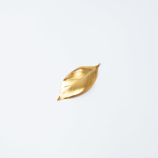 tsubame-hutlery-gold-camellia-leaf-chopstick-rest-musubi-kiln-quality-japanese-tablewares-and-gifts-231054.jpg