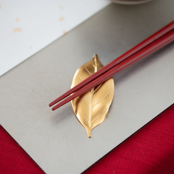 tsubame-hutlery-gold-camellia-leaf-chopstick-rest-musubi-kiln-quality-japanese-tablewares-and-gifts-483310.jpg