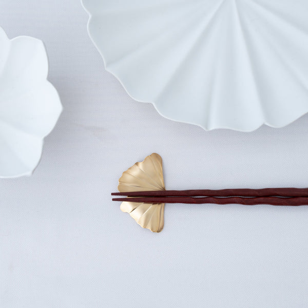 tsubame-hutlery-gold-ginkgo-leaf-chopstick-rest-musubi-kiln-quality-japanese-tablewares-and-gifts-433967.jpg
