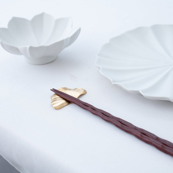 tsubame-hutlery-gold-ginkgo-leaf-chopstick-rest-musubi-kiln-quality-japanese-tablewares-and-gifts-902617.jpg