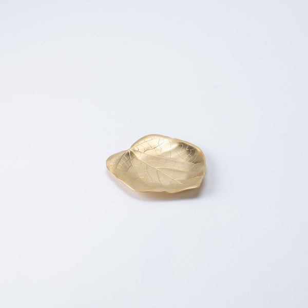 tsubame-hutlery-gold-heart-leaf-sauce-plate-musubi-kiln-quality-japanese-tablewares-and-gifts-133018.jpg