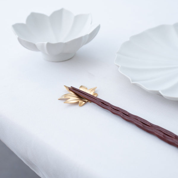 tsubame-hutlery-gold-maple-leaf-chopstick-rest-musubi-kiln-quality-japanese-tablewares-and-gifts-248183.jpg