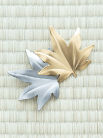 tsubame-hutlery-gold-maple-leaf-chopstick-rest-musubi-kiln-quality-japanese-tablewares-and-gifts-430003.png
