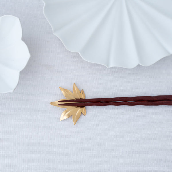 tsubame-hutlery-gold-maple-leaf-chopstick-rest-musubi-kiln-quality-japanese-tablewares-and-gifts-509949.jpg