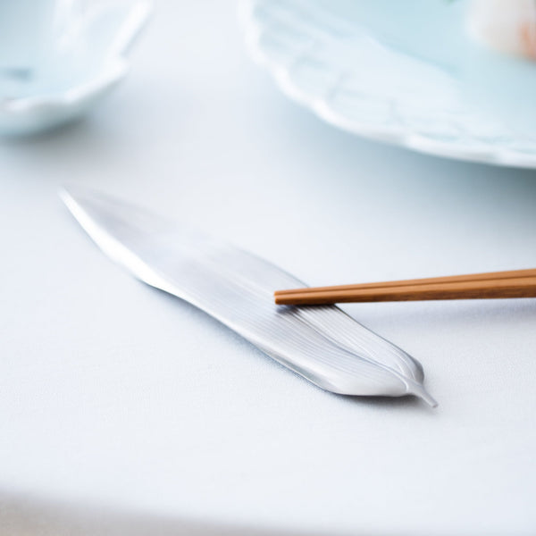 tsubame-hutlery-silver-bamboo-leaf-cutlery-rest-musubi-kiln-quality-japanese-tablewares-and-gifts-449506.jpg