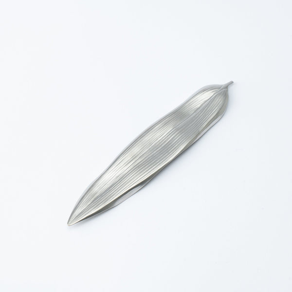 tsubame-hutlery-silver-bamboo-leaf-cutlery-rest-musubi-kiln-quality-japanese-tablewares-and-gifts-469352.jpg