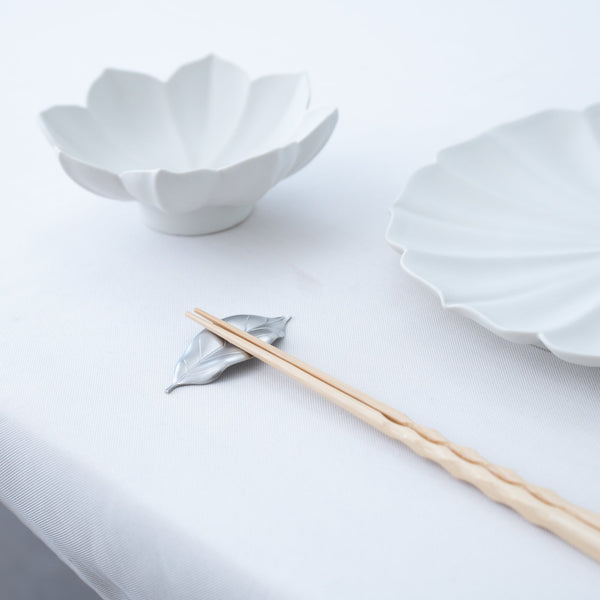 tsubame-hutlery-silver-camellia-leaf-chopstick-rest-musubi-kiln-quality-japanese-tablewares-and-gifts-921035.jpg