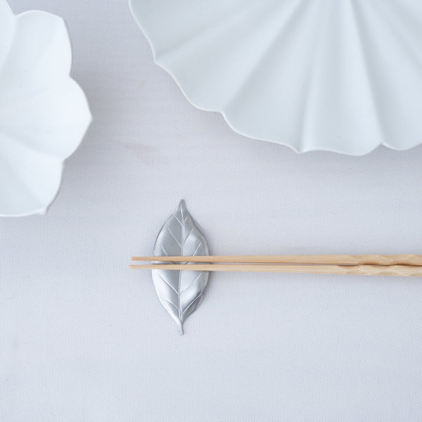 tsubame-hutlery-silver-camellia-leaf-chopstick-rest-musubi-kiln-quality-japanese-tablewares-and-gifts-925599.jpg