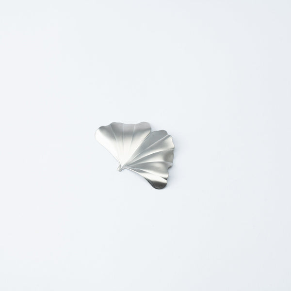 tsubame-hutlery-silver-ginkgo-leaf-chopstick-rest-musubi-kiln-quality-japanese-tablewares-and-gifts-532619.jpg