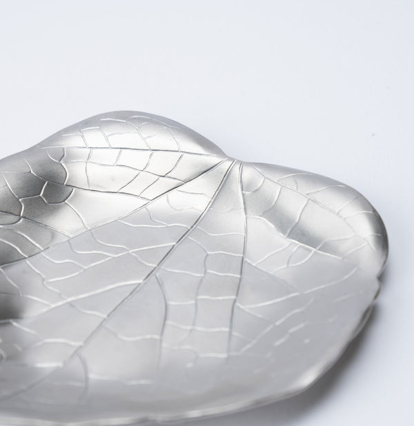 tsubame-hutlery-silver-heart-leaf-sauce-plate-musubi-kiln-quality-japanese-tablewares-and-gifts-151016.jpg