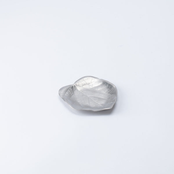 tsubame-hutlery-silver-heart-leaf-sauce-plate-musubi-kiln-quality-japanese-tablewares-and-gifts-418243.jpg