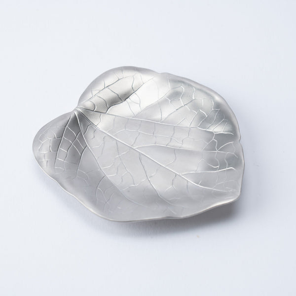 tsubame-hutlery-silver-heart-leaf-sauce-plate-musubi-kiln-quality-japanese-tablewares-and-gifts-964706.jpg