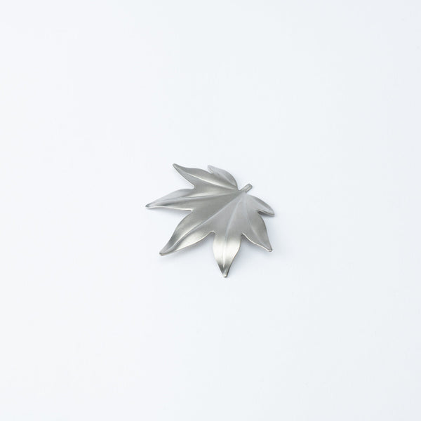 tsubame-hutlery-silver-maple-leaf-chopstick-rest-musubi-kiln-quality-japanese-tablewares-and-gifts-458102.jpg