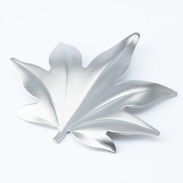 tsubame-hutlery-silver-maple-leaf-chopstick-rest-musubi-kiln-quality-japanese-tablewares-and-gifts-522608.jpg