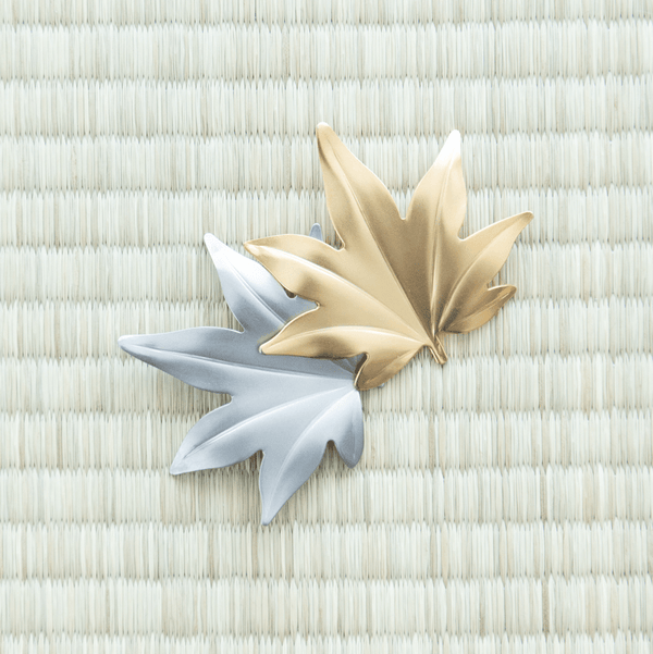 tsubame-hutlery-silver-maple-leaf-chopstick-rest-musubi-kiln-quality-japanese-tablewares-and-gifts-920320.png
