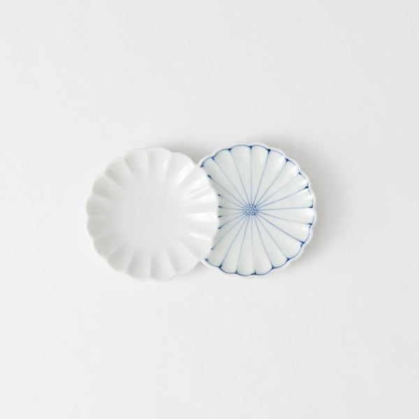 two-chrysanthemum-radiate-hasami-sauce-plate-musubi-kiln-quality-japanese-tablewares-and-gifts-599191.jpg