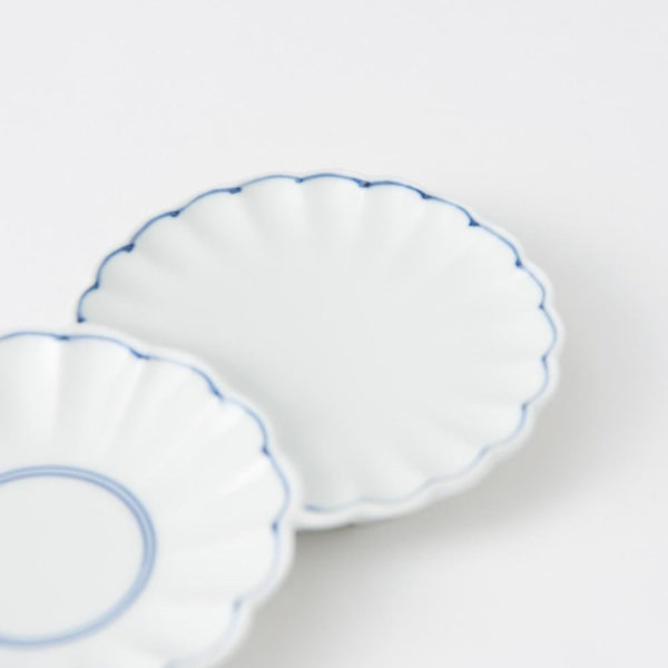 two-chrysanthemums-circle-hasami-sauce-plate-musubi-kiln-quality-japanese-tablewares-and-gifts-823631.jpg