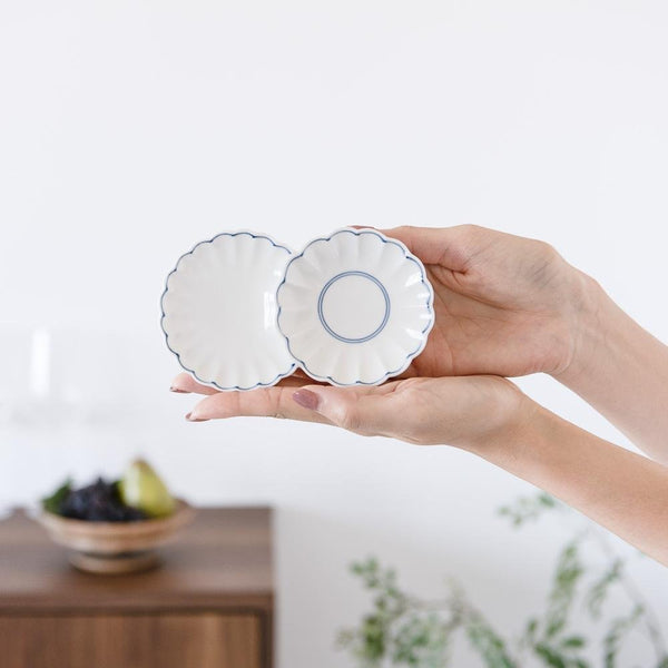 two-chrysanthemums-circle-hasami-sauce-plate-musubi-kiln-quality-japanese-tablewares-and-gifts-915925.jpg