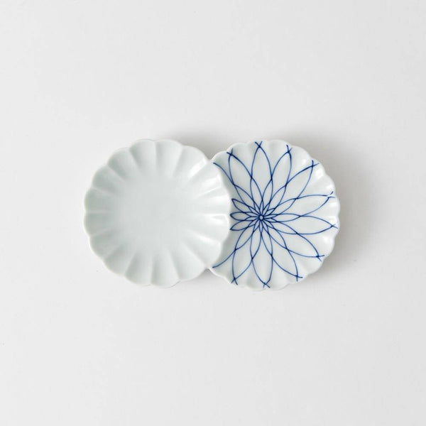 two-chrysanthemums-mesh-hasami-sauce-plate-musubi-kiln-quality-japanese-tablewares-and-gifts-499587.jpg