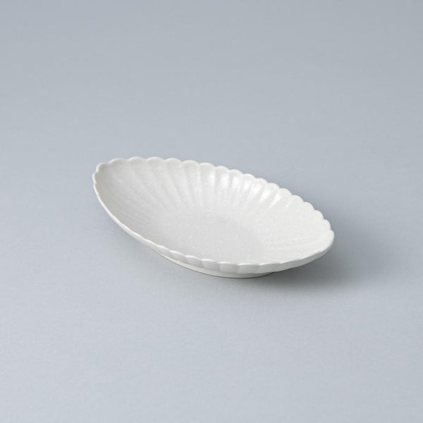 white-chrysanthemum-hasami-oval-plate-musubi-kiln-quality-japanese-tablewares-and-gifts-190369.jpg
