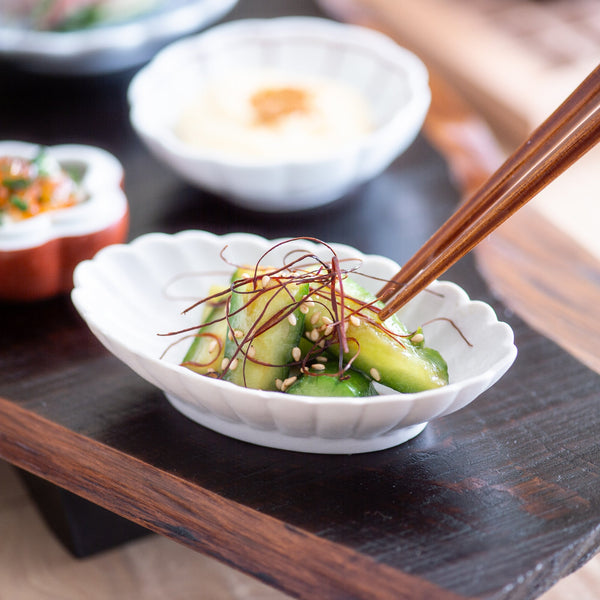 white-chrysanthemum-hasami-oval-sauce-plate-musubi-kiln-quality-japanese-tablewares-and-gifts-550272.jpg
