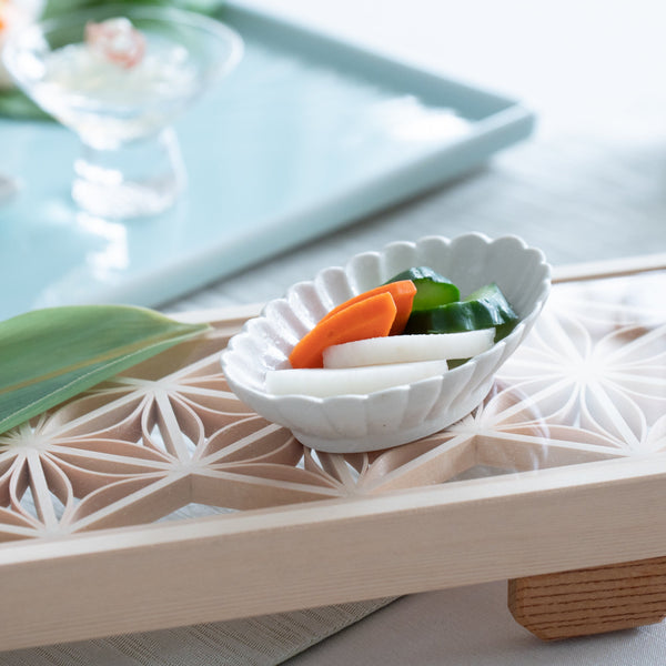 white-chrysanthemum-hasami-oval-sauce-plate-musubi-kiln-quality-japanese-tablewares-and-gifts-878703.jpg
