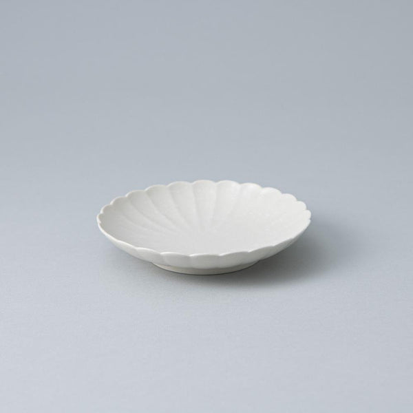 white-chrysanthemum-hasami-plate-58in-musubi-kiln-quality-japanese-tablewares-and-gifts-512410.jpg