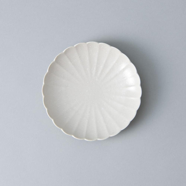 white-chrysanthemum-hasami-plate-58in-musubi-kiln-quality-japanese-tablewares-and-gifts-941589.jpg