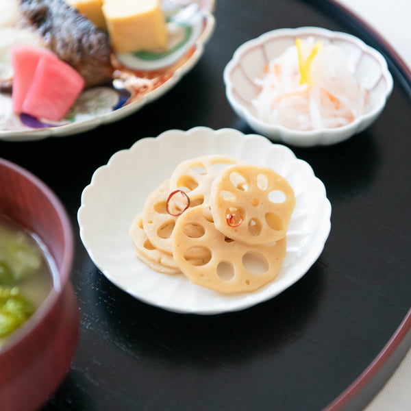 white-chrysanthemum-hasami-sauce-plate-musubi-kiln-quality-japanese-tablewares-and-gifts-618142.jpg