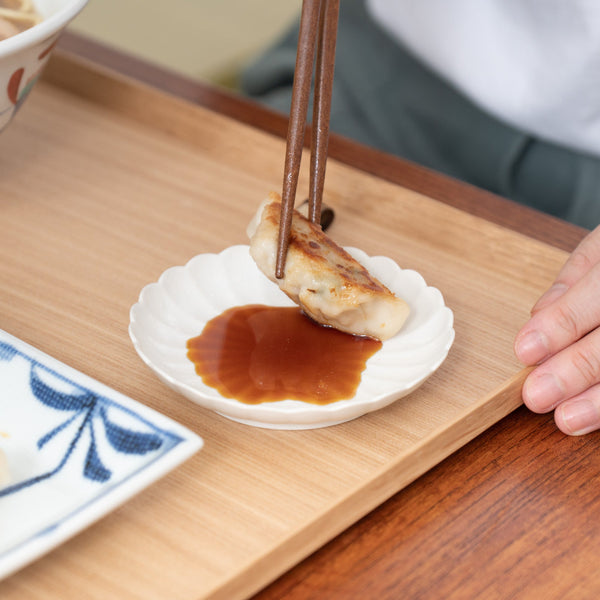 white-chrysanthemum-hasami-sauce-plate-musubi-kiln-quality-japanese-tablewares-and-gifts-940170.jpg