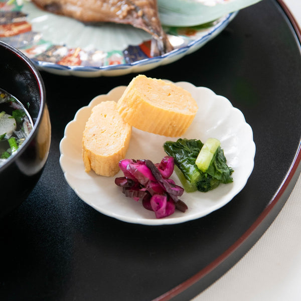 white-chrysanthemum-hasami-sauce-plate-musubi-kiln-quality-japanese-tablewares-and-gifts-967639.jpg