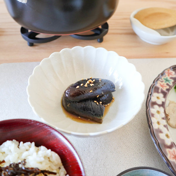 white-chrysanthemum-hasami-small-kobachi-bowl-musubi-kiln-quality-japanese-tablewares-and-gifts-447847.jpg