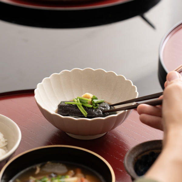 white-chrysanthemum-hasami-small-kobachi-bowl-musubi-kiln-quality-japanese-tablewares-and-gifts-956276.jpg