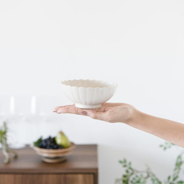 white-chrysanthemum-hasami-small-kobachi-bowl-musubi-kiln-quality-japanese-tablewares-and-gifts-989631.jpg