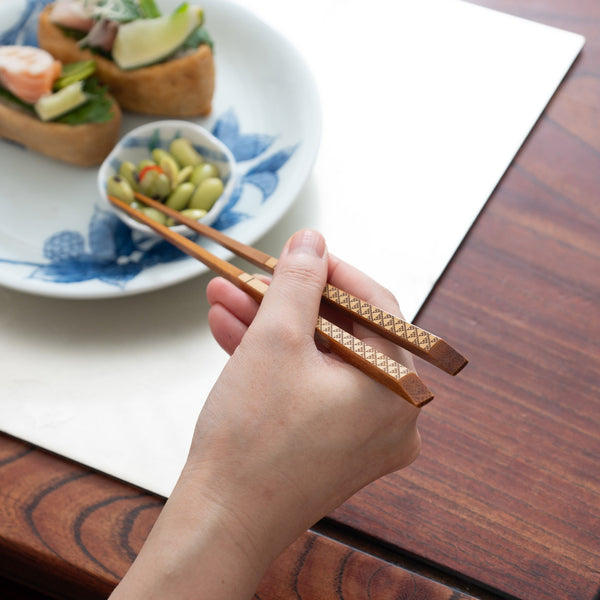 yamachiku-geometric-pattern-lacquered-white-bamboo-chopsticks-21cm83in-musubi-kiln-quality-japanese-tablewares-and-gifts-543383.jpg