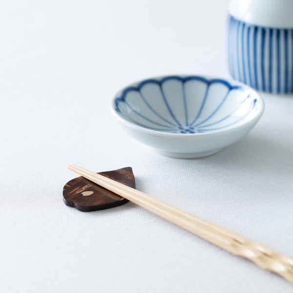 yatsuyanagi-flower-petal-akita-cherry-bark-work-chopstick-rest-set-musubi-kiln-quality-japanese-tablewares-and-gifts-649028.jpg