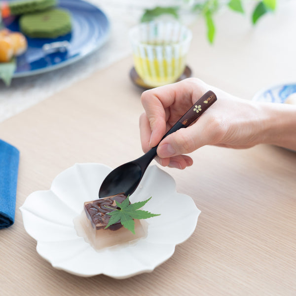 yatsuyanagi-lacquered-akita-cherry-bark-work-wooden-dessert-spoon-musubi-kiln-quality-japanese-tablewares-and-gifts-334890.jpg