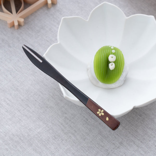 yatsuyanagi-sakura-akita-cherry-bark-work-lacquered-fork-musubi-kiln-quality-japanese-tablewares-and-gifts-393343.jpg